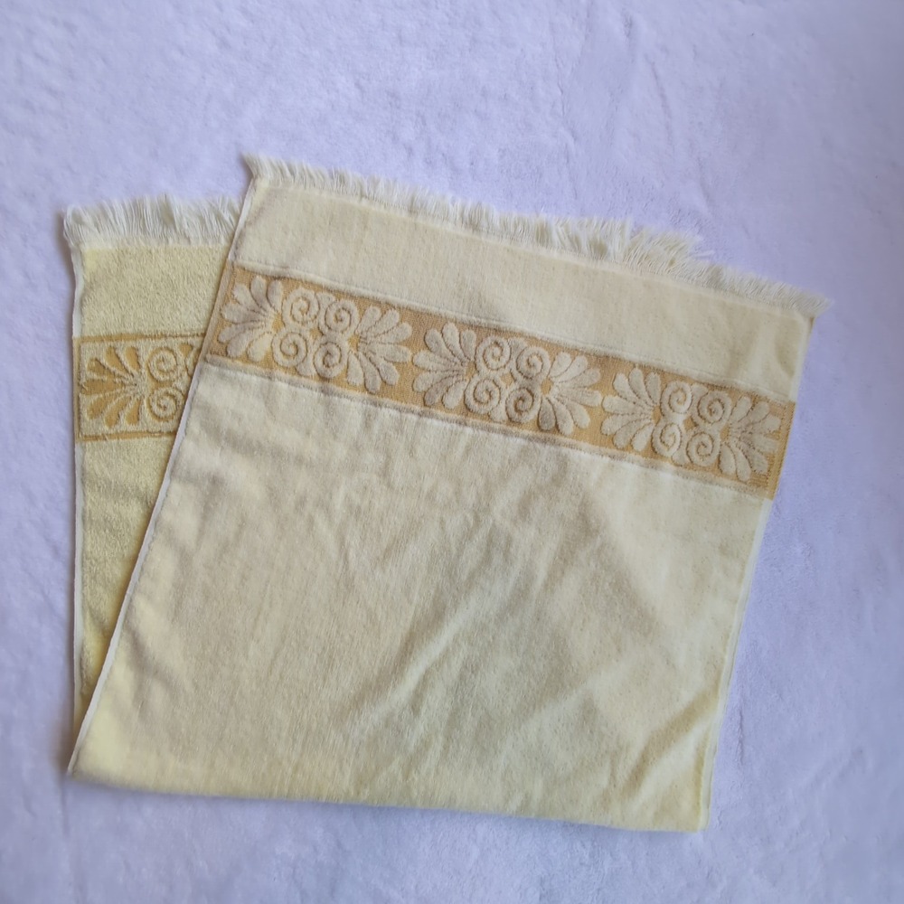 Vintage Cannon Monticello Bath Towel Yellow Santa Cruz Sculpted Floral Fringed